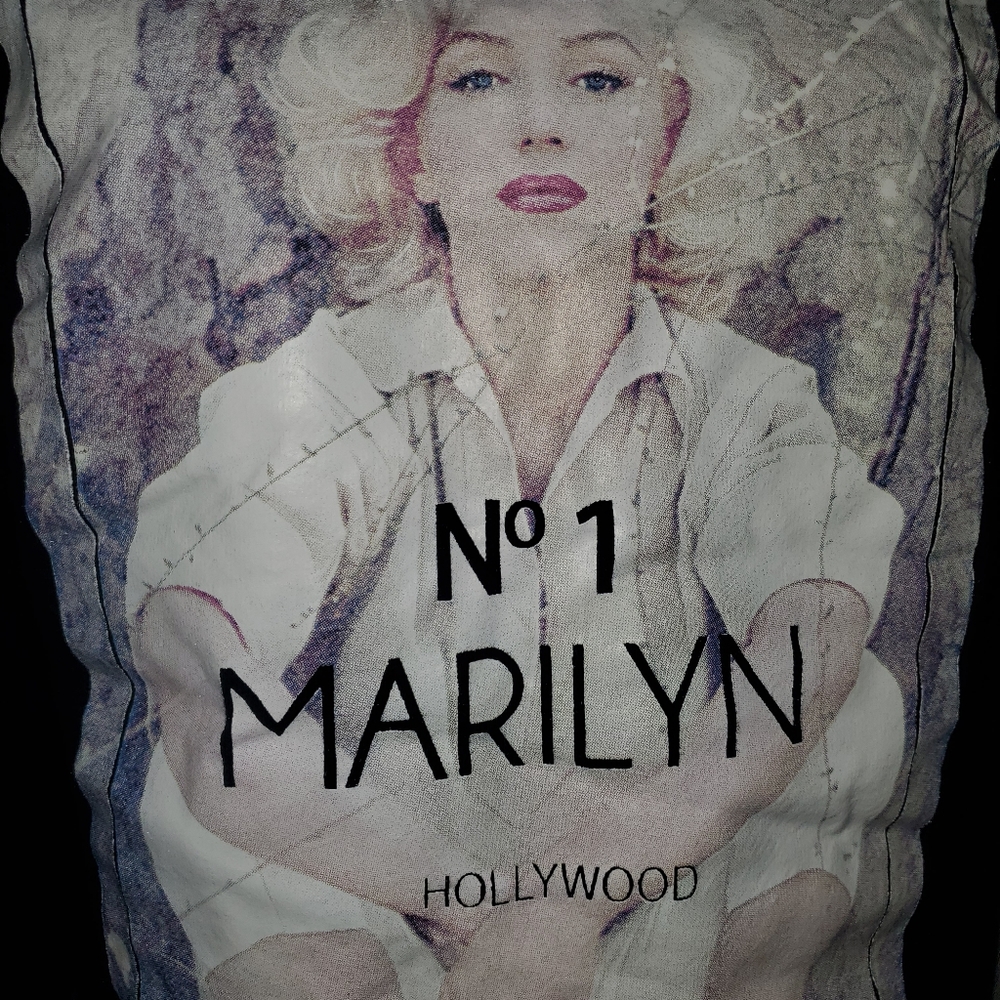 Marilyn Monroe Sweatshirt - Picture 3 of 10
